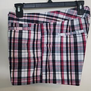 Banana Republic size 8 plaid shorts. 3 inch inseam? Black, pink and white plaid